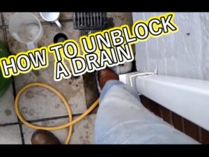 HOW TO UNBLOCK A DRAIN WITHOUT SPENDING MONEY