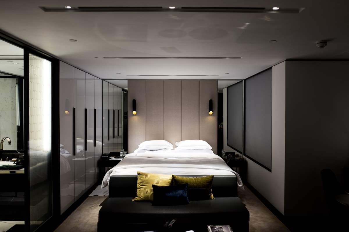 Top Tips On Modern Bedroom Designs For Small Rooms